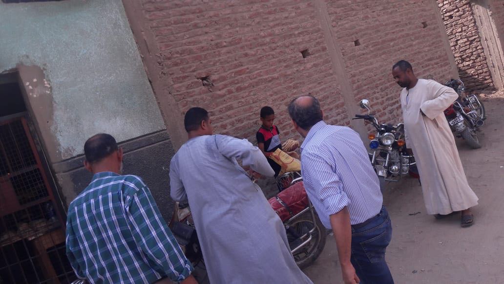 الدكتور تامر صلاح يضبط مخالفات فى جولة على المخابز