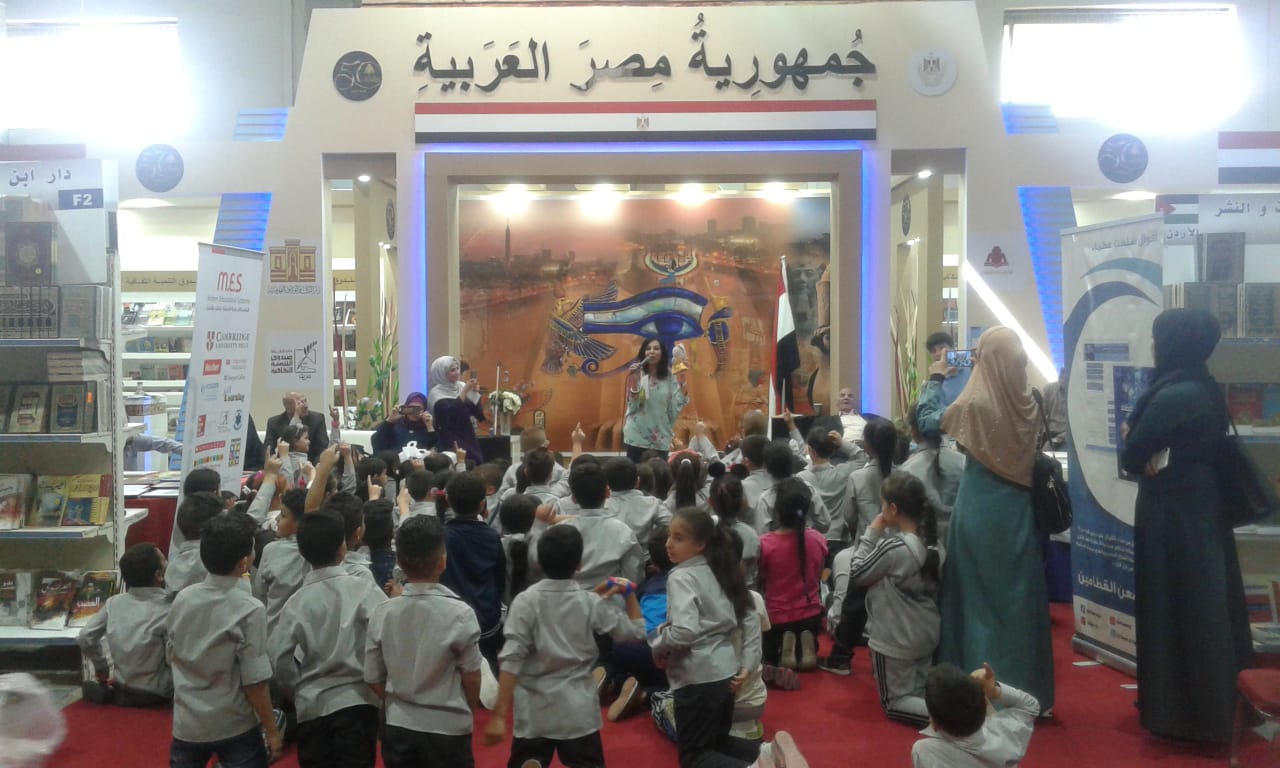 عرض الأراجوز والحكى لسماح أبو بكر عزت فى معرض عمان للكتاب 2018 (3) (1)