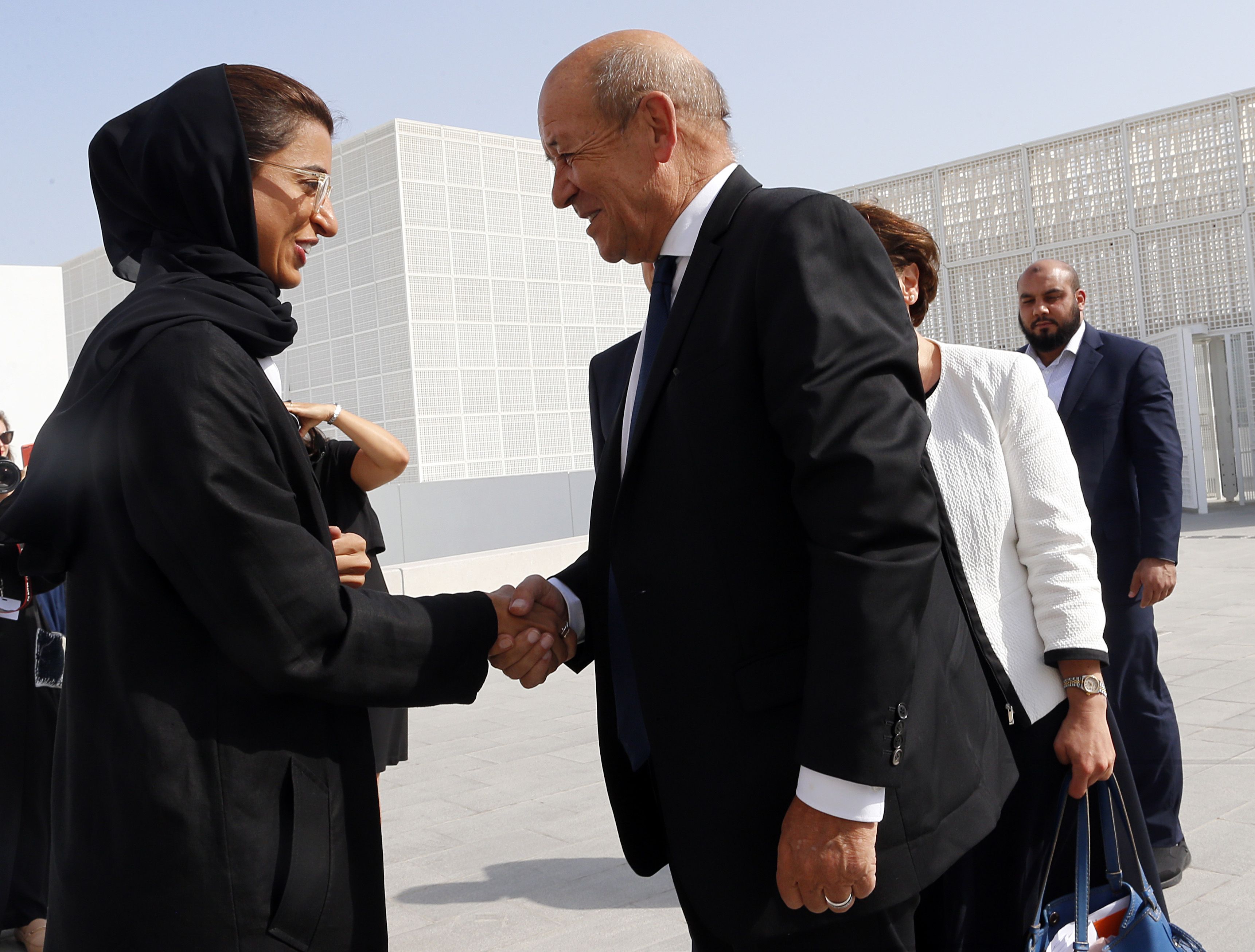 لودريان مع وزيرة الثقافة الإماراتية