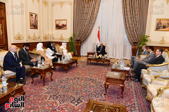 الدكتور على عبدالعال رئيس مجلس النواب يستقبل السيد الامين العام لمجلس النواب البحريني ووفد الأمانة العامة لمجلس النواب البحريني المرافق له (6)
