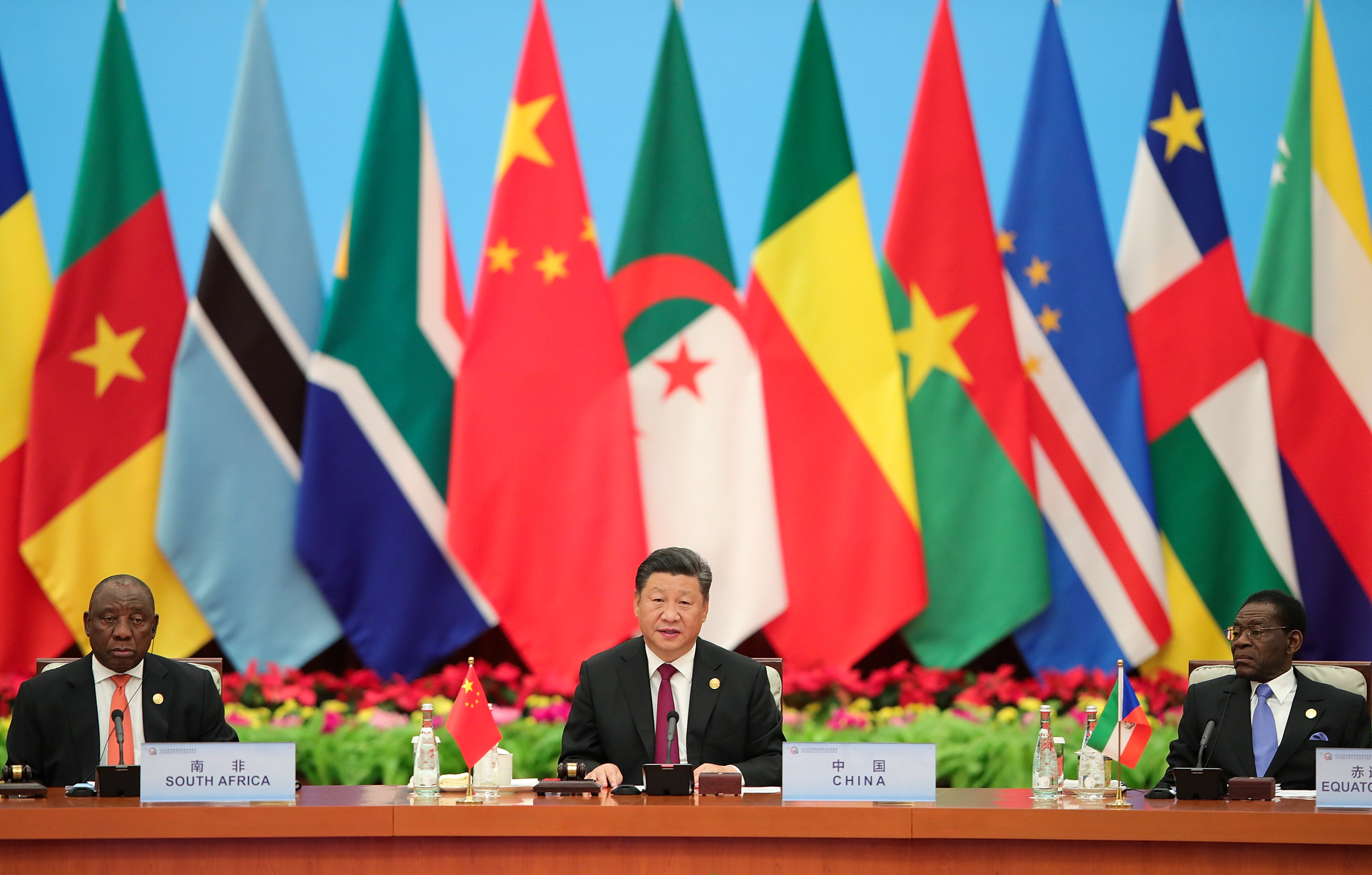 الرئيس الصيني يتحدث إلى جانب رئيس جنوب أفريقيا خلال قمة بكين