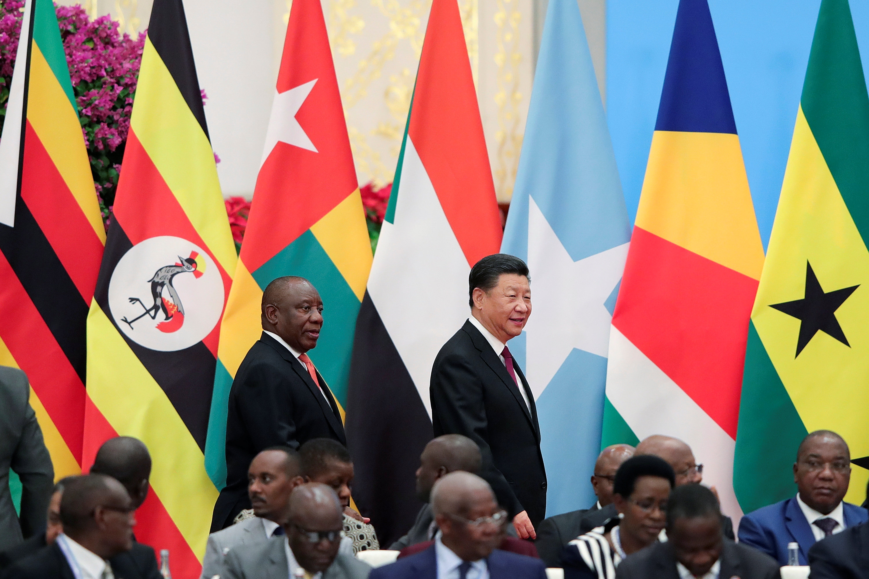 الرئيس الصيني ورئيس جنوب أفريقيا فور وصولهم لحضور قمة بكين