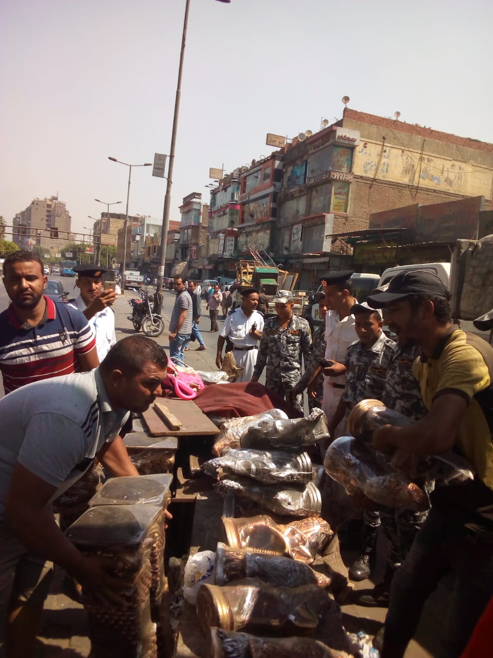 حملة أمنية بالقاهرة لإزالة الاشغالات (5)
