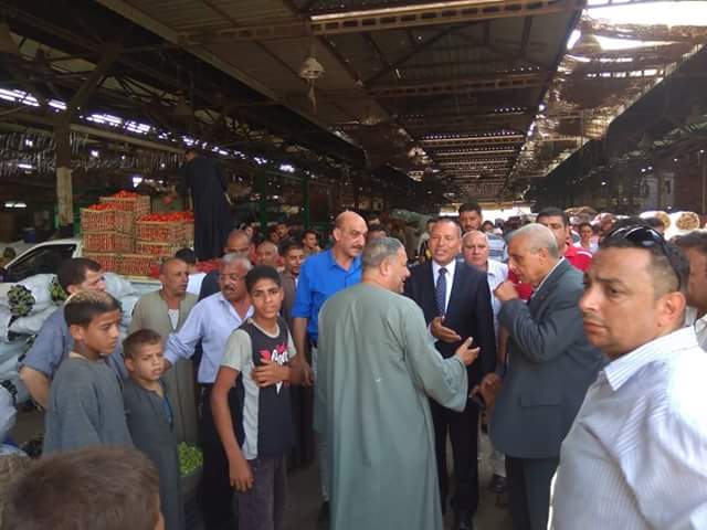 نائب محافظ القاهرة يتفقد سوق العبور  (1)