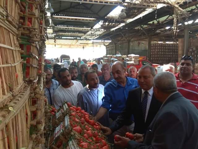 نائب محافظ القاهرة يتفقد سوق العبور  (2)