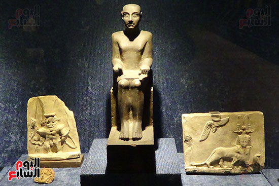 أحد التماثيل والجداريات الفرعونية بمتحف مطروح