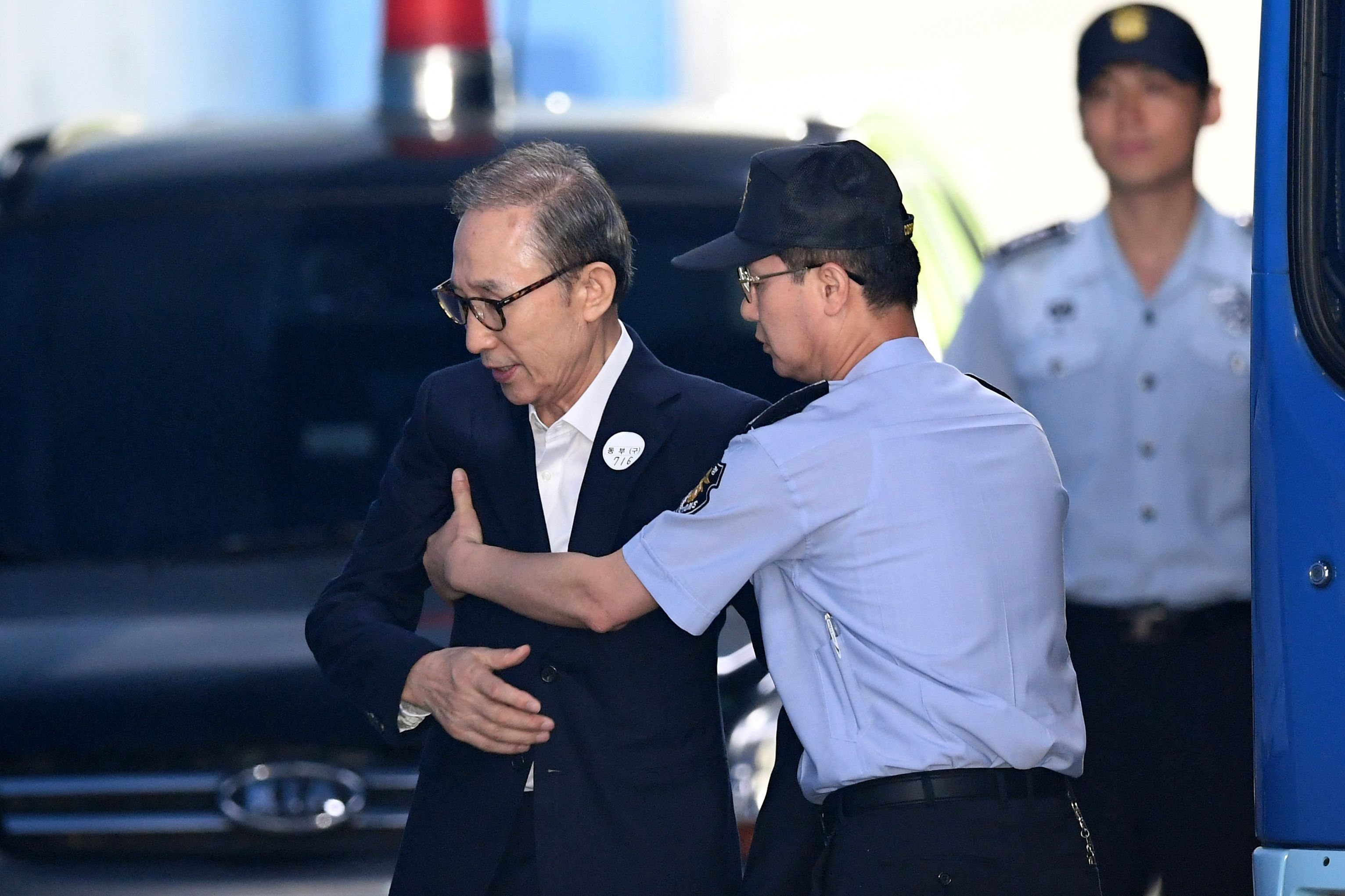 رئيس كوريا الجنوبية السابق يصل المحكمة