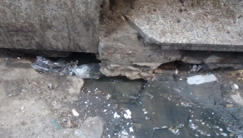 كسر ماسورة الصرف الصحى وغرق شارع فى العتبة  (3)