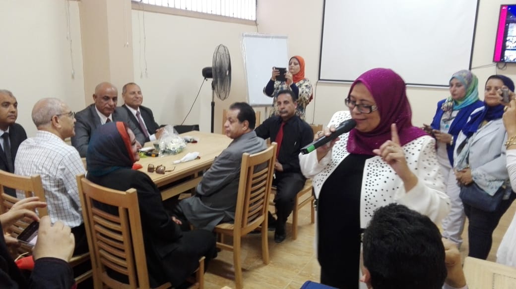 نائب محافظ القاهرة ووكيل مديرية التربية والتعليم يفتتاحا المركز المهنى لتدريب المعلمين (4)