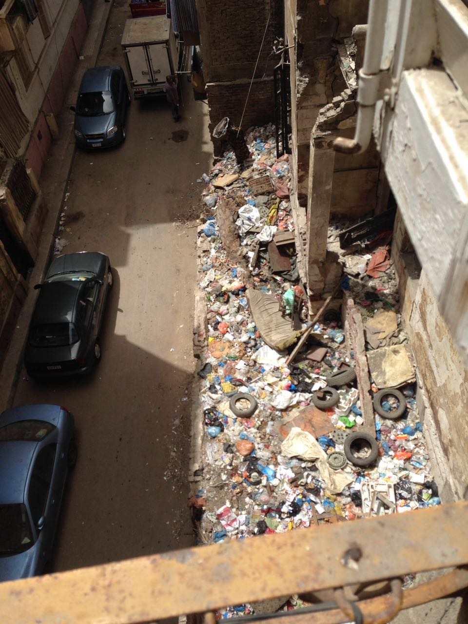 القمامة بأحد شوارع محرم بيك بالإسكندرية  (1)