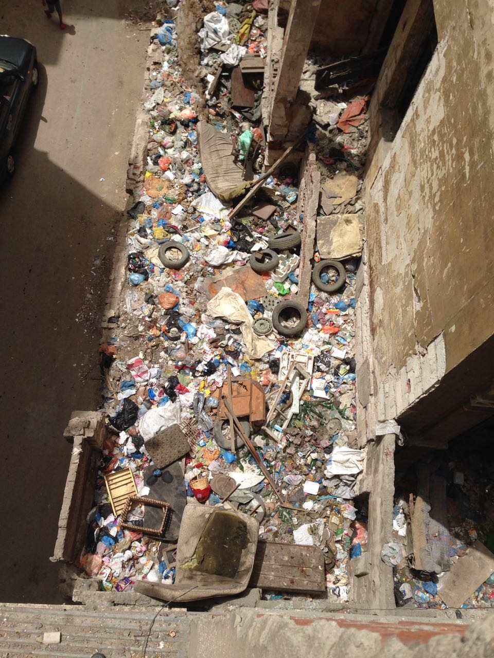 القمامة بأحد شوارع محرم بيك بالإسكندرية  (2)