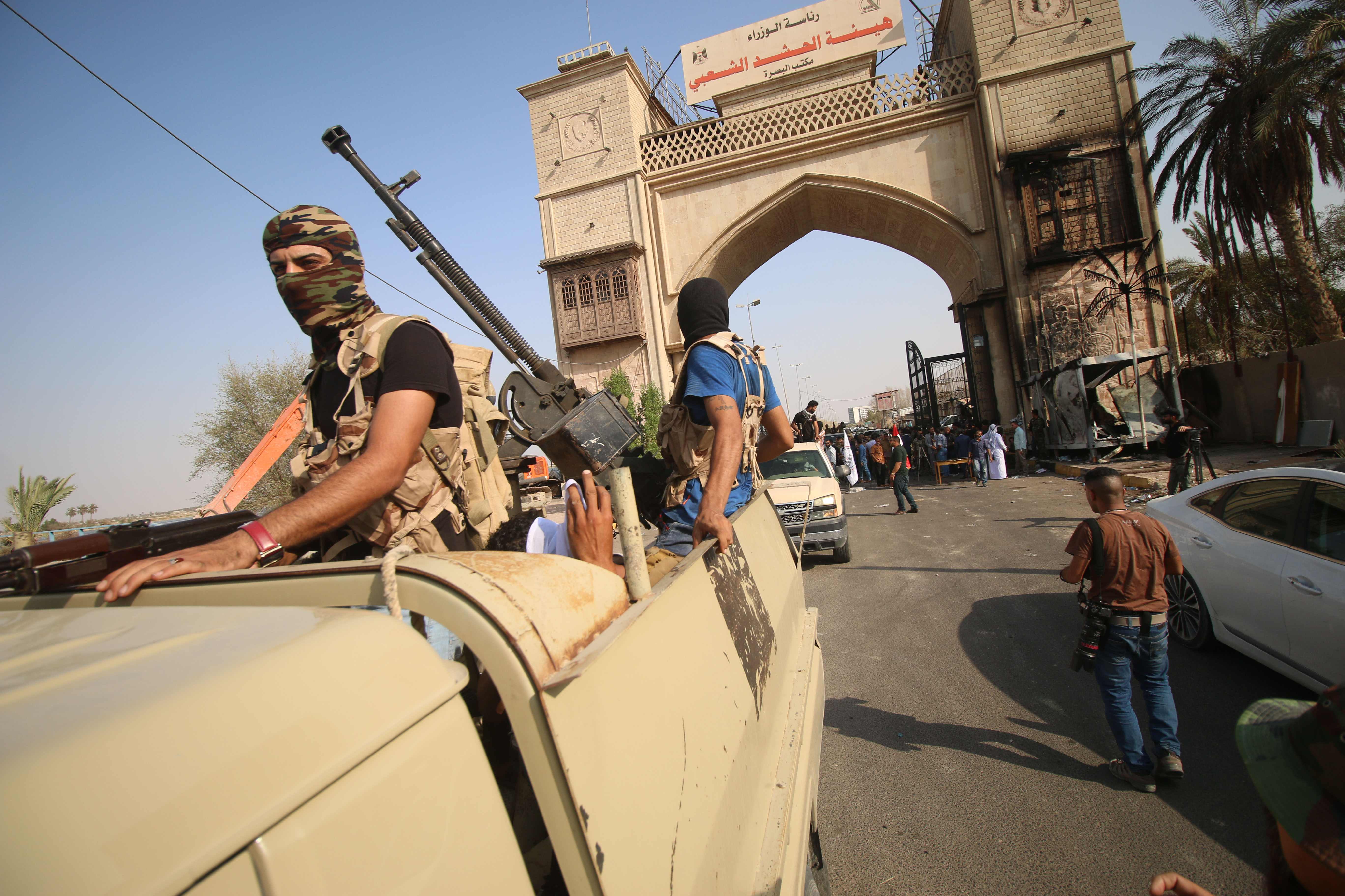 الشرطة العراقية تنتشر بأحياء البصرة 