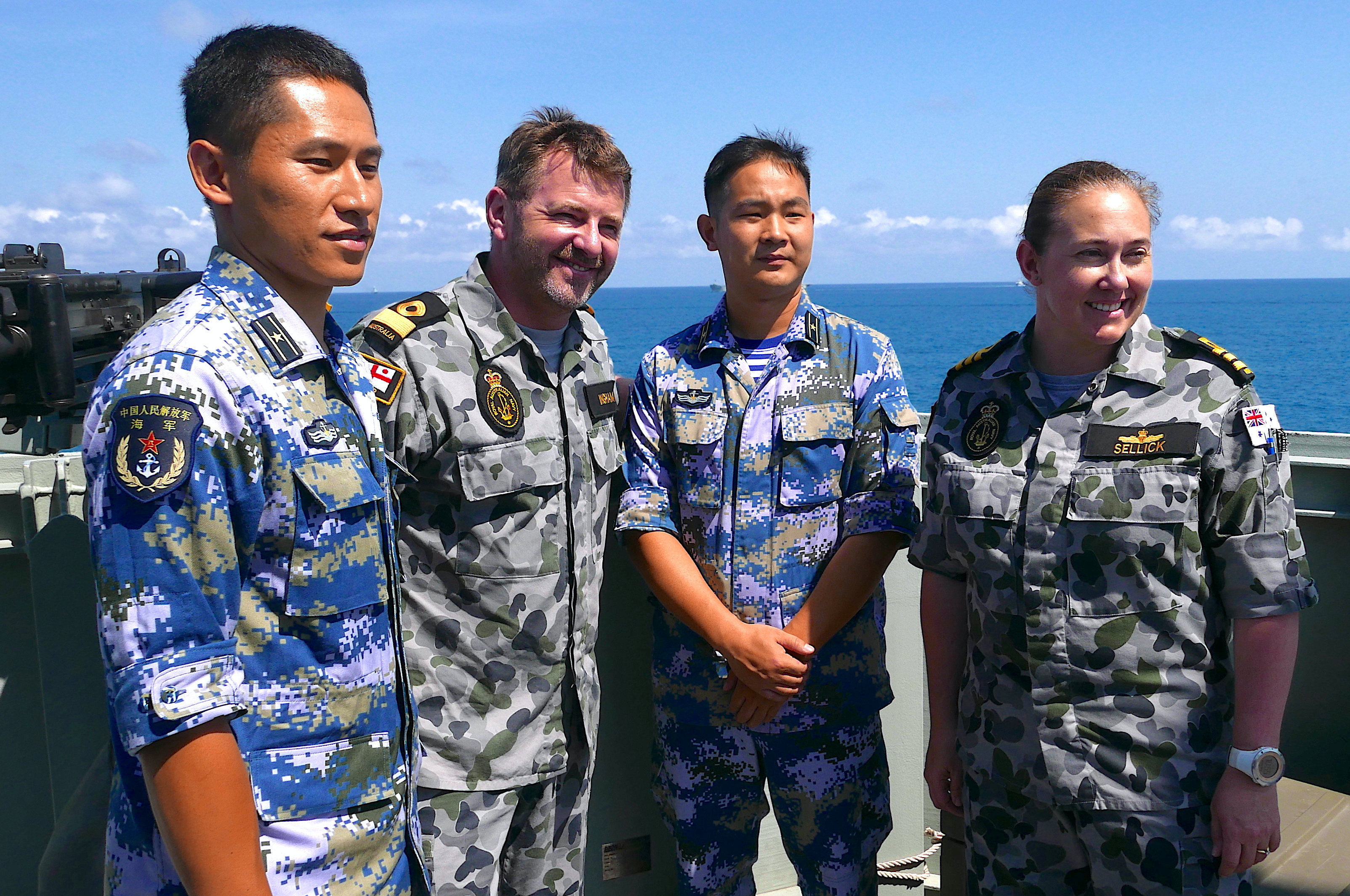 عناصر من البحرية الاسترالية والصينية
