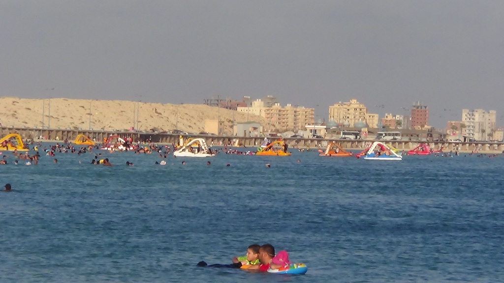           شاطئ روميل يقع على شبه جزية تطل على مرسى مطروح