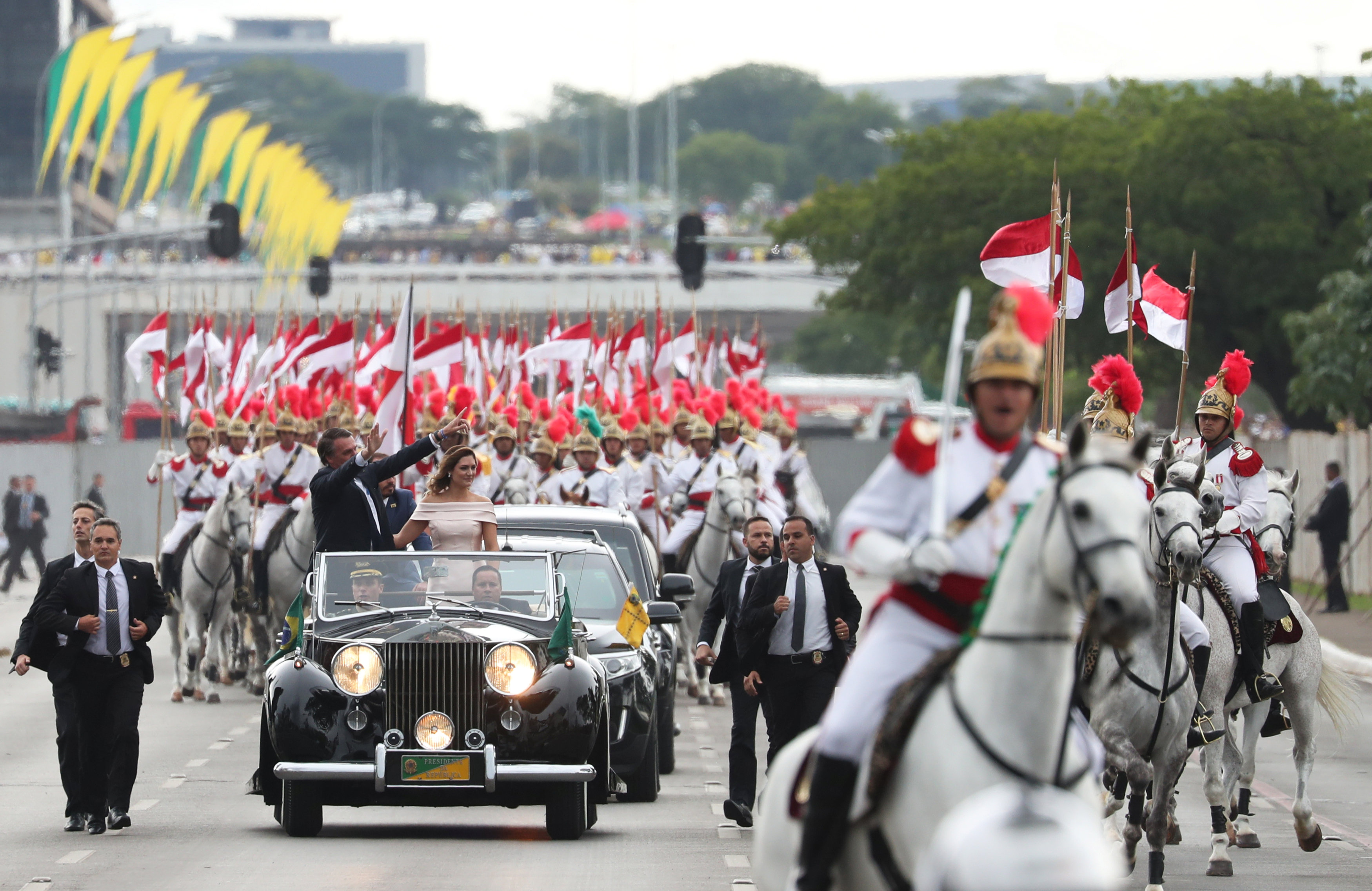 2019-01-01T170332Z_1887080315_RC17EF61D1F0_RTRMADP_3_BRAZIL-POLITICS