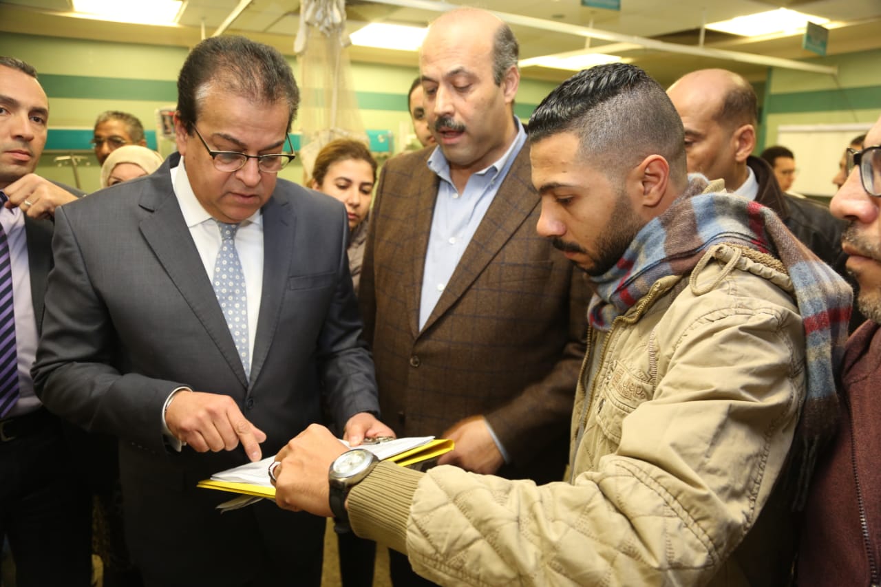 وزير التعليم العالى أثناء زيارته لمستشفى القصر العينى  (4)