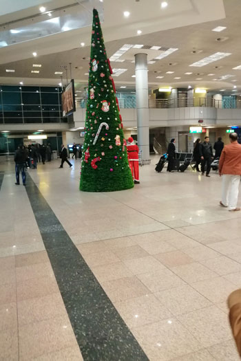بابا نويل فى مطار القاهرة (3)