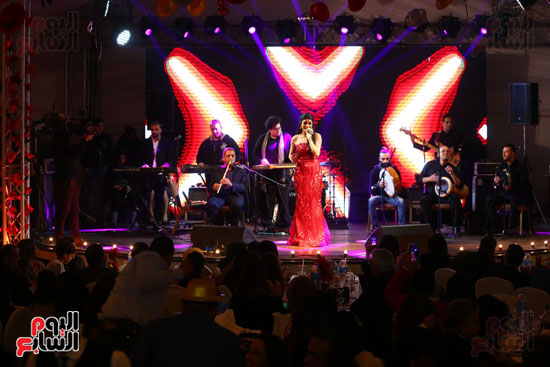 محمود العسيلى و‎صابرين النجيلى يشعلان حفل رأس السنة بأحد فنادق القاهرة (9)
