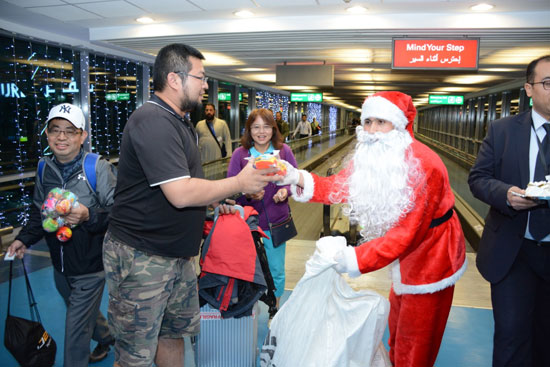 بابا نويل فى مطار القاهرة (6)
