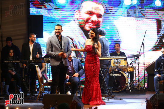 محمود العسيلى و‎صابرين النجيلى يشعلان حفل رأس السنة بأحد فنادق القاهرة (10)