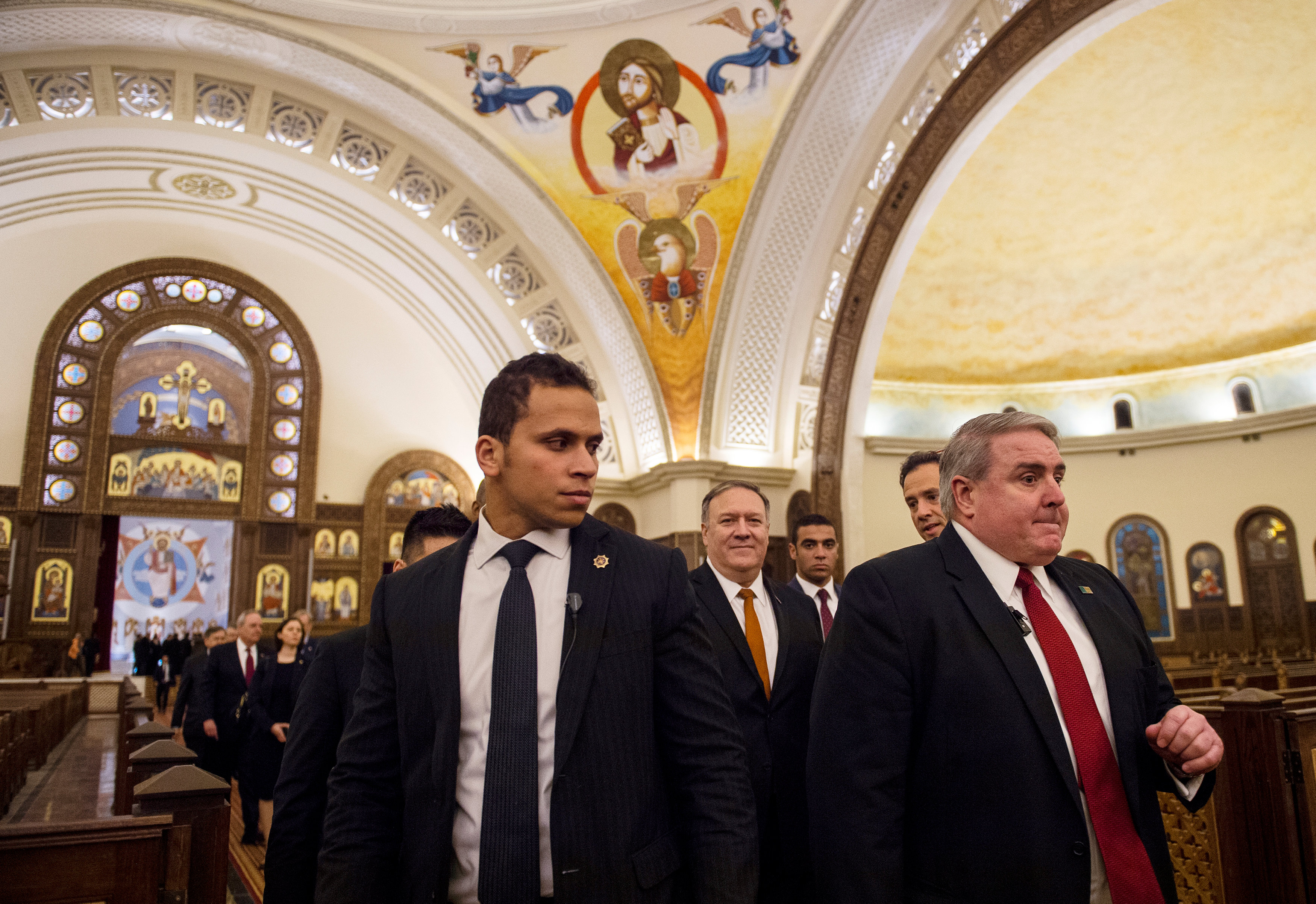 بومبيو مع عدد من أعضاء الوفد الأمريكى بالكاتدرائية الجديدة