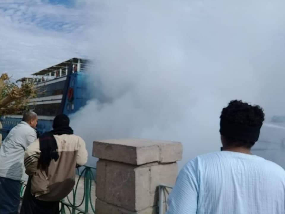 حريق مركب سياحي باسنا (2)