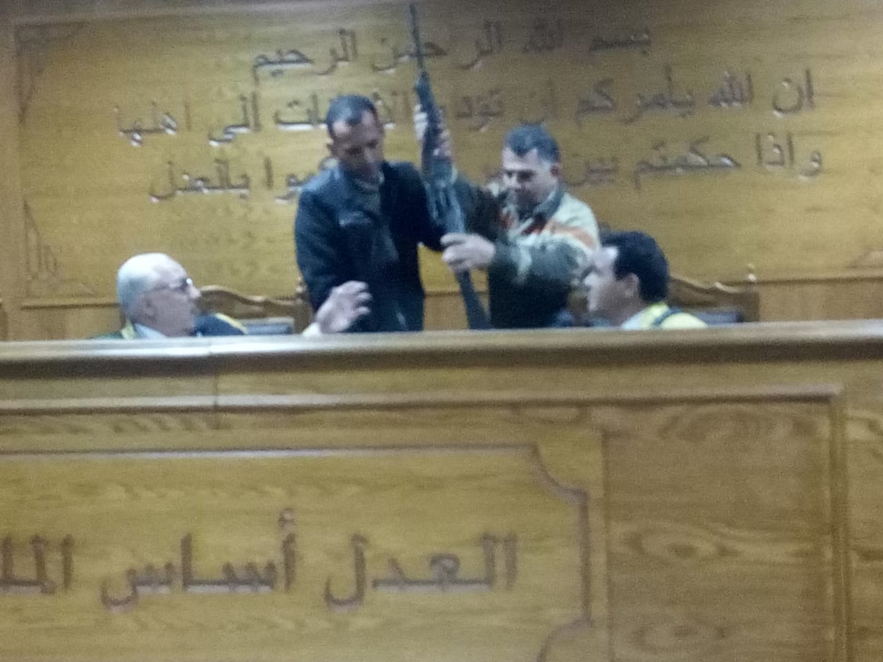 هيئة المحكمة برئاسة المستشار محمد سعيد الشربينى تفض احراز العائدون من ليبيا (6)