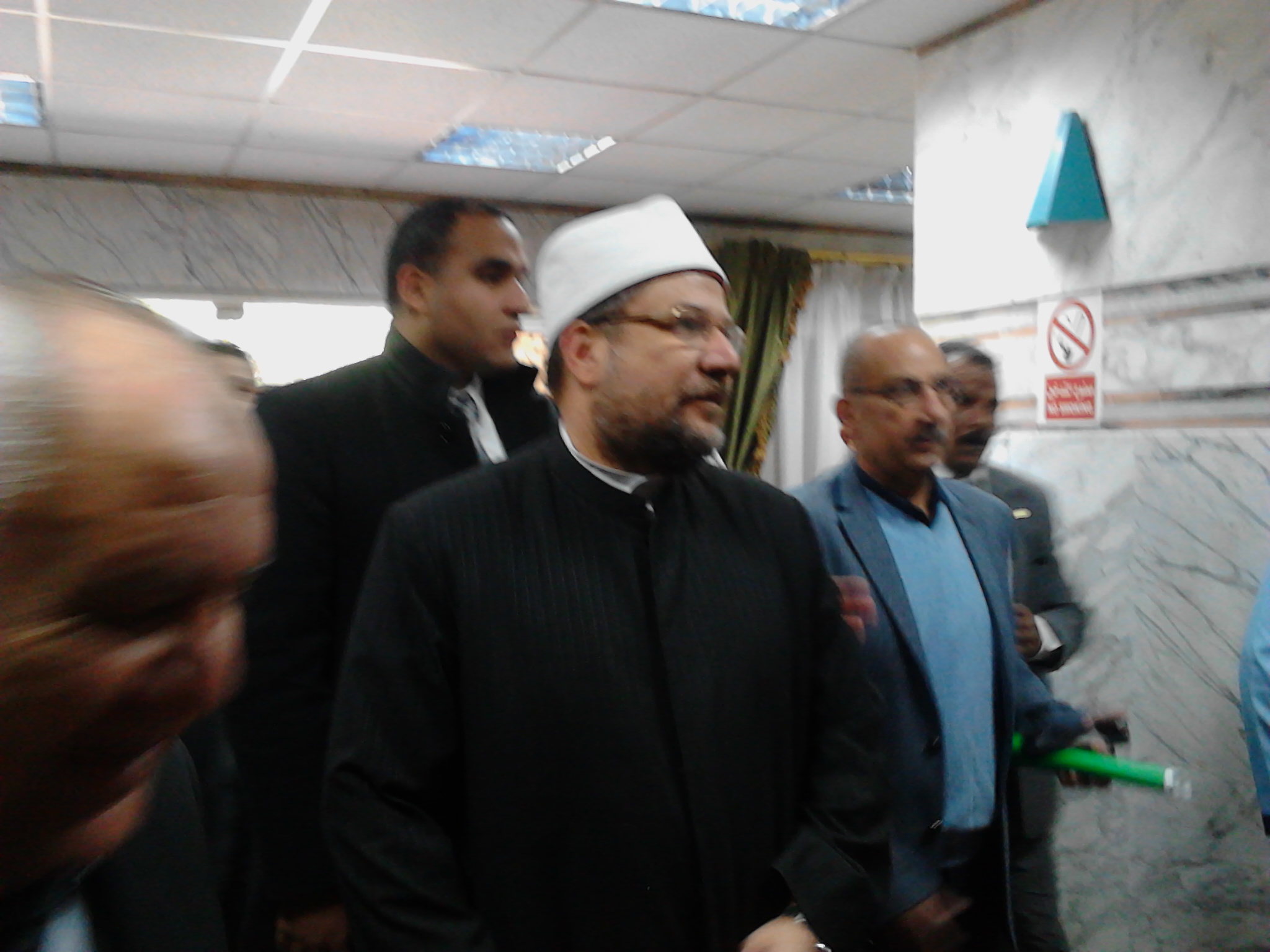 الدكتور محمد مختار جمعة وزير الاوقاف أثناء زيارته لمستشفى الدعاة (4)
