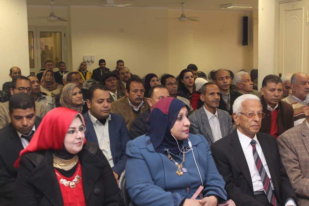  نقيب المعلمين خلال لقاءه عدد من معلمي مراكز محافظة المنيا (3)