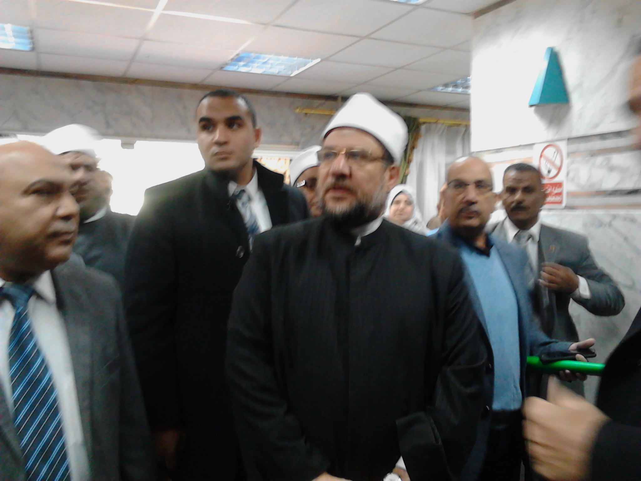 الدكتور محمد مختار جمعة وزير الاوقاف أثناء زيارته لمستشفى الدعاة (5)