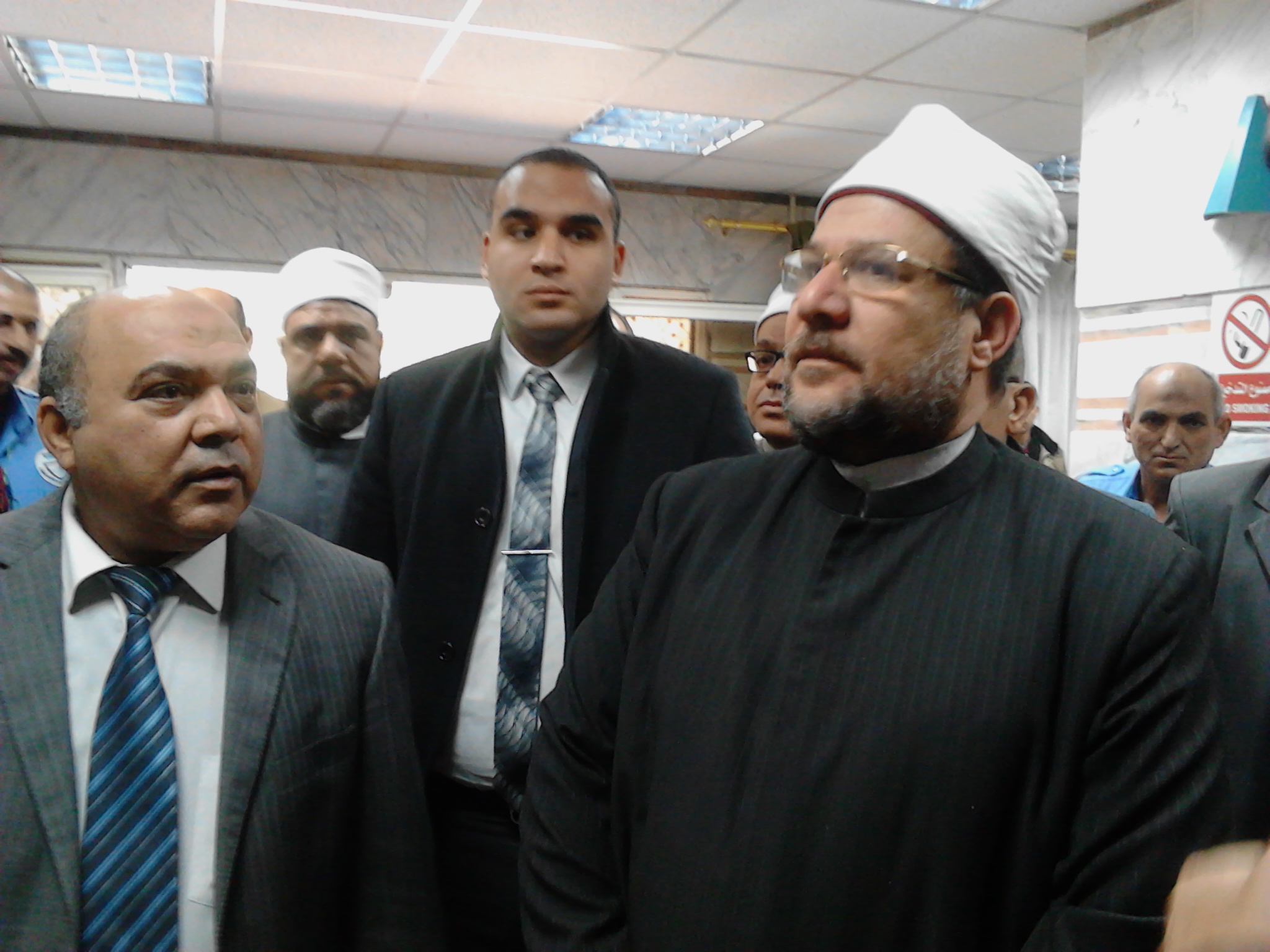 الدكتور محمد مختار جمعة وزير الاوقاف أثناء زيارته لمستشفى الدعاة (6)