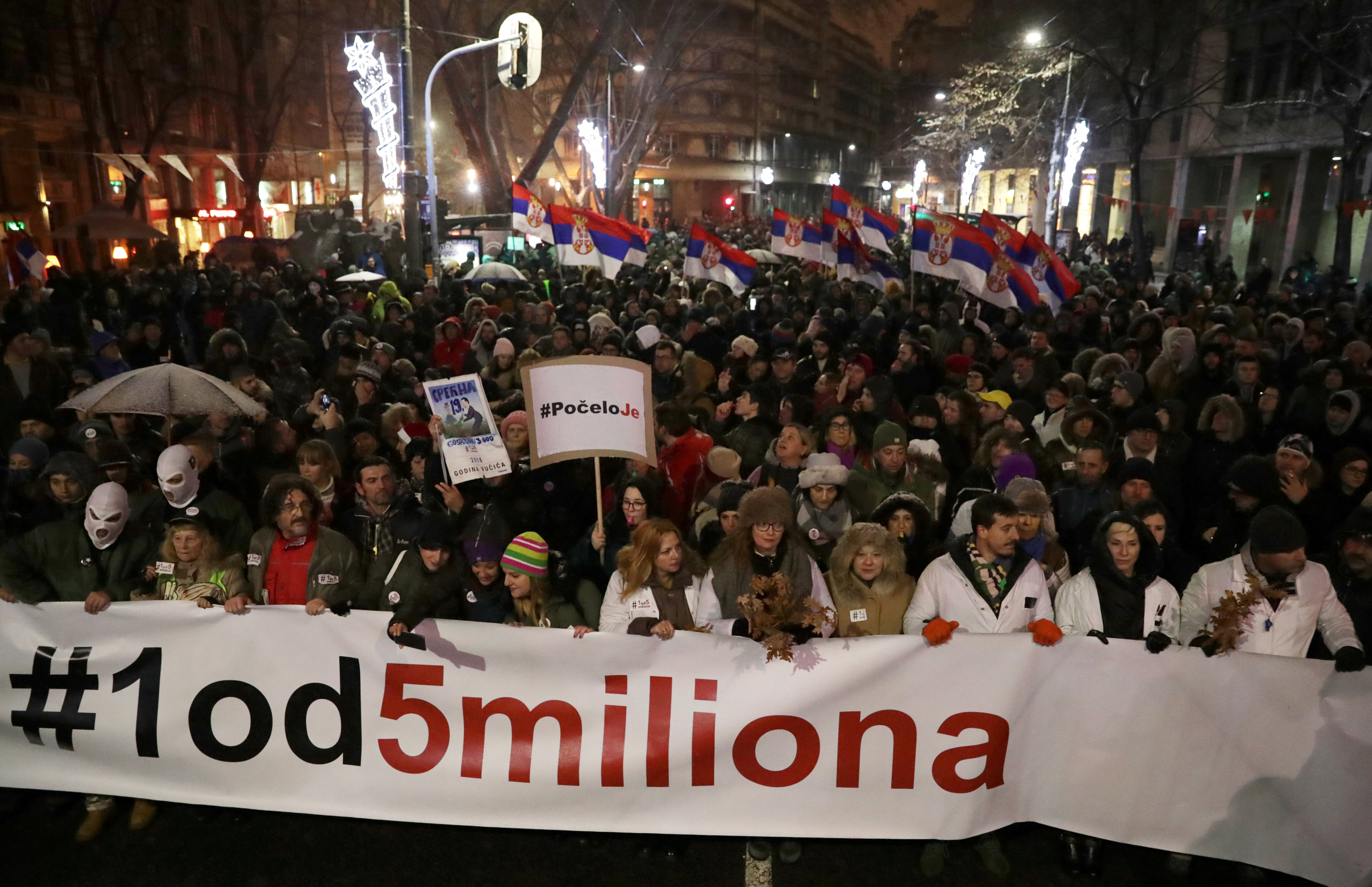    الاحتجاجات الحاشدة ضد الرئيس الصربى فى شوارع بلجراد (9)
