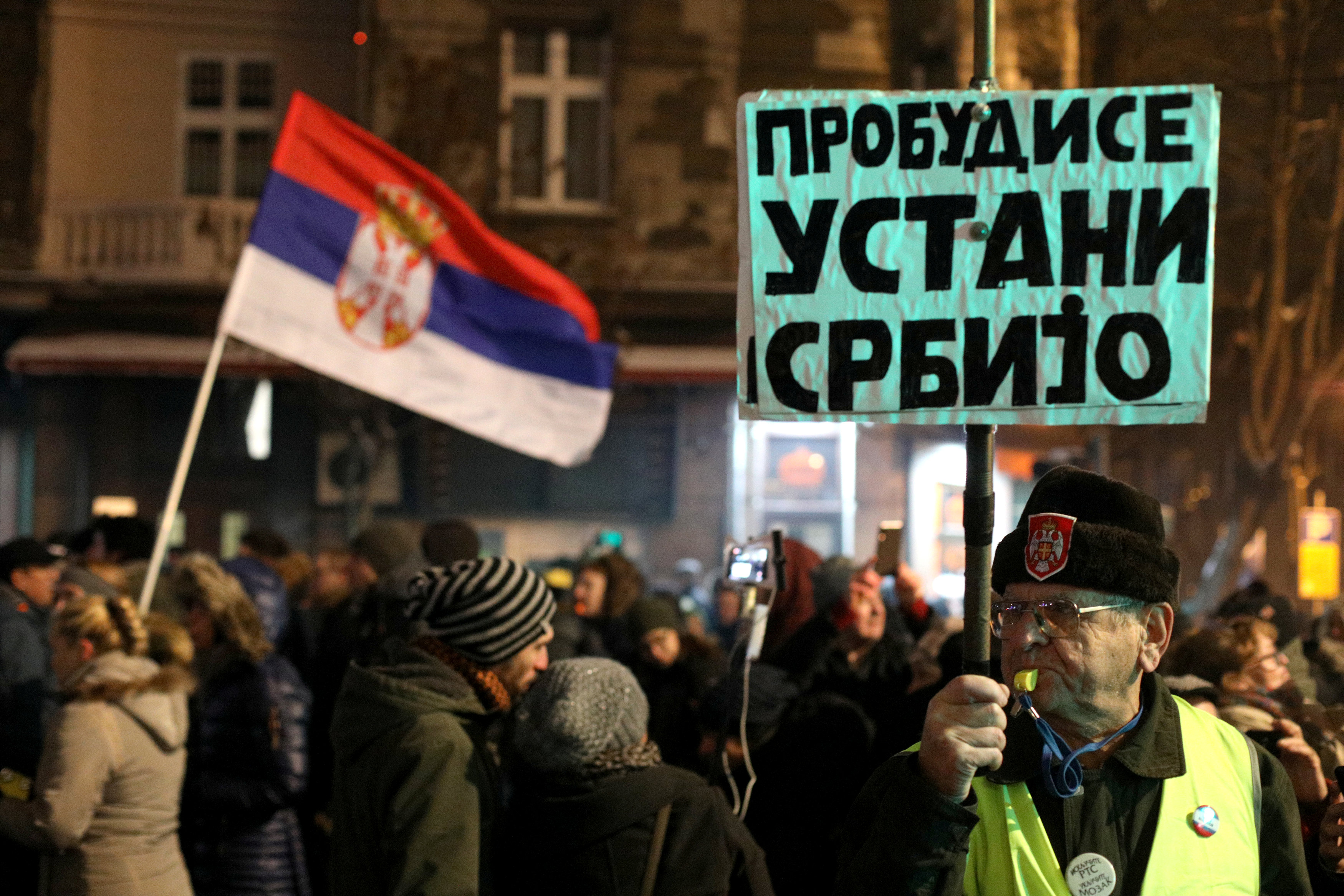    الاحتجاجات الحاشدة ضد الرئيس الصربى فى شوارع بلجراد (1)