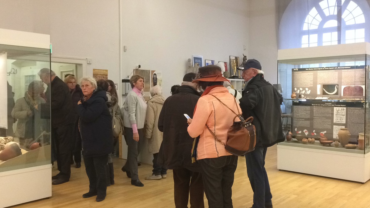 مجموعة من السياح يزورون المتحف المصري في بون- سمر سمير- اليوم السابع مجموعة من السياح يزورون المتحف المصري في بون- سمر سمير- اليوم السابع