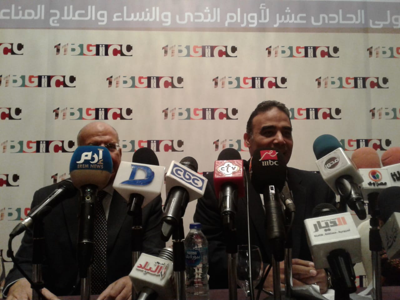 الدكتور هشام الغزالى والدكتور ماجد ابو سعدة خلال المؤتمر الصحفى