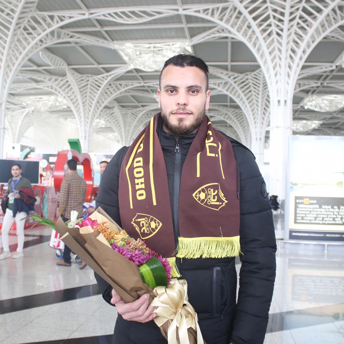 أحمد جمعة يصل السعودية (3)