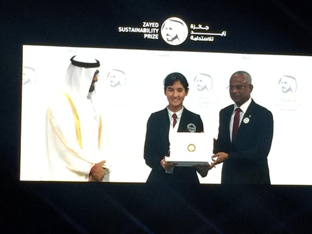 محمد بن زايد يكرم الفائزين بجائزة زايد للتنمية المستدامة (14)