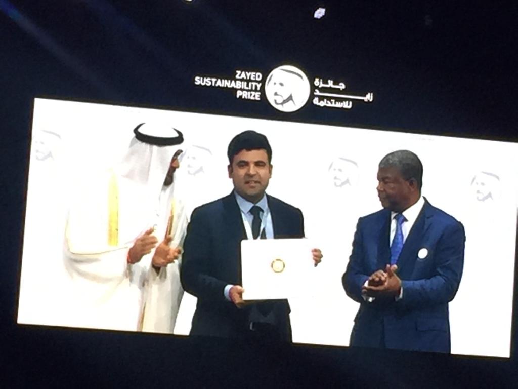 محمد بن زايد يكرم الفائزين بجائزة زايد للتنمية المستدامة (5)
