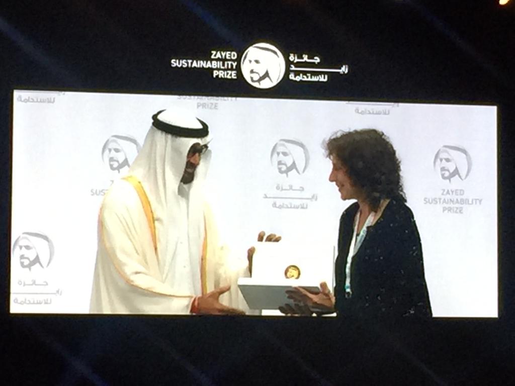 محمد بن زايد يكرم الفائزين بجائزة زايد للتنمية المستدامة (3)