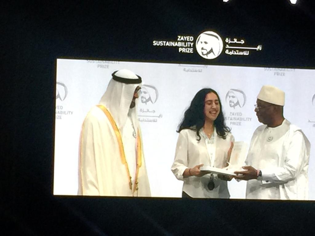محمد بن زايد يكرم الفائزين بجائزة زايد للتنمية المستدامة (12)