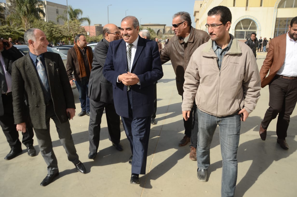 د. محمد المحرصاوى رئيس جامعة الأزهر فى جولة ميدانية مفاجئة (1)