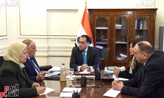 رئيس الوزراء يلتقى رئيس العربية للتصنيع (1)