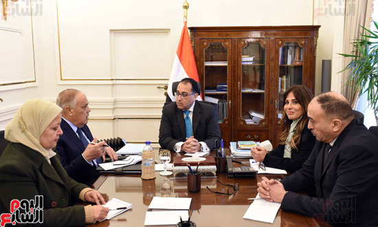 رئيس الوزراء يلتقى رئيس العربية للتصنيع (3)