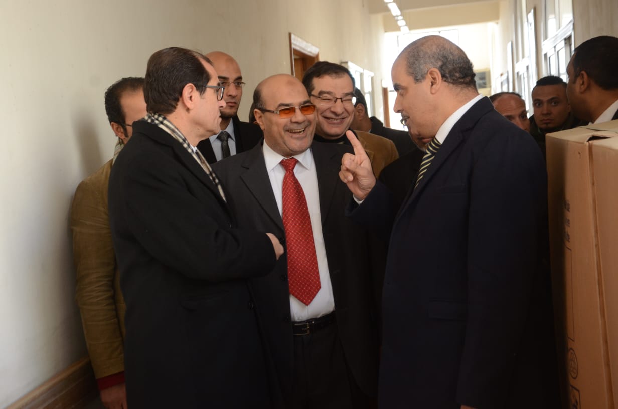 د. محمد المحرصاوى رئيس جامعة الأزهر فى جولة ميدانية مفاجئة (7)