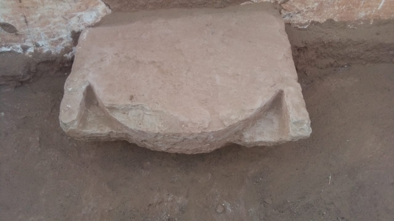 الكشف عن مقبرتين أثريتين فى منطقة آثار بئر الشغالة  (3)