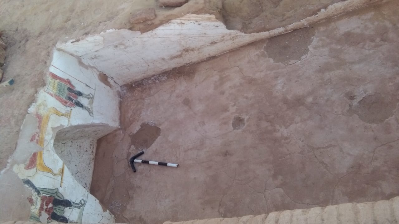 الكشف عن مقبرتين أثريتين فى منطقة آثار بئر الشغالة  (1)