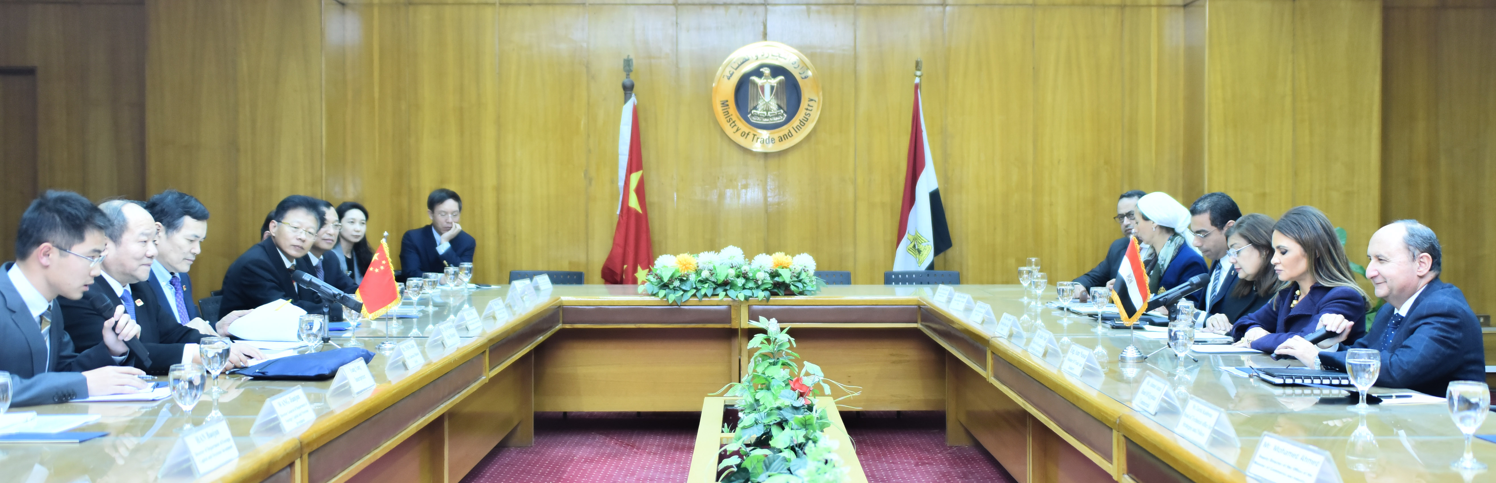 وزيرا التجارة والصناعة والاستثمار والتعاون الدولى يترأسان الاجتماع الوزاري الثالث للجنة رفع القدرات الانتاجية بين مصر والصين (2)