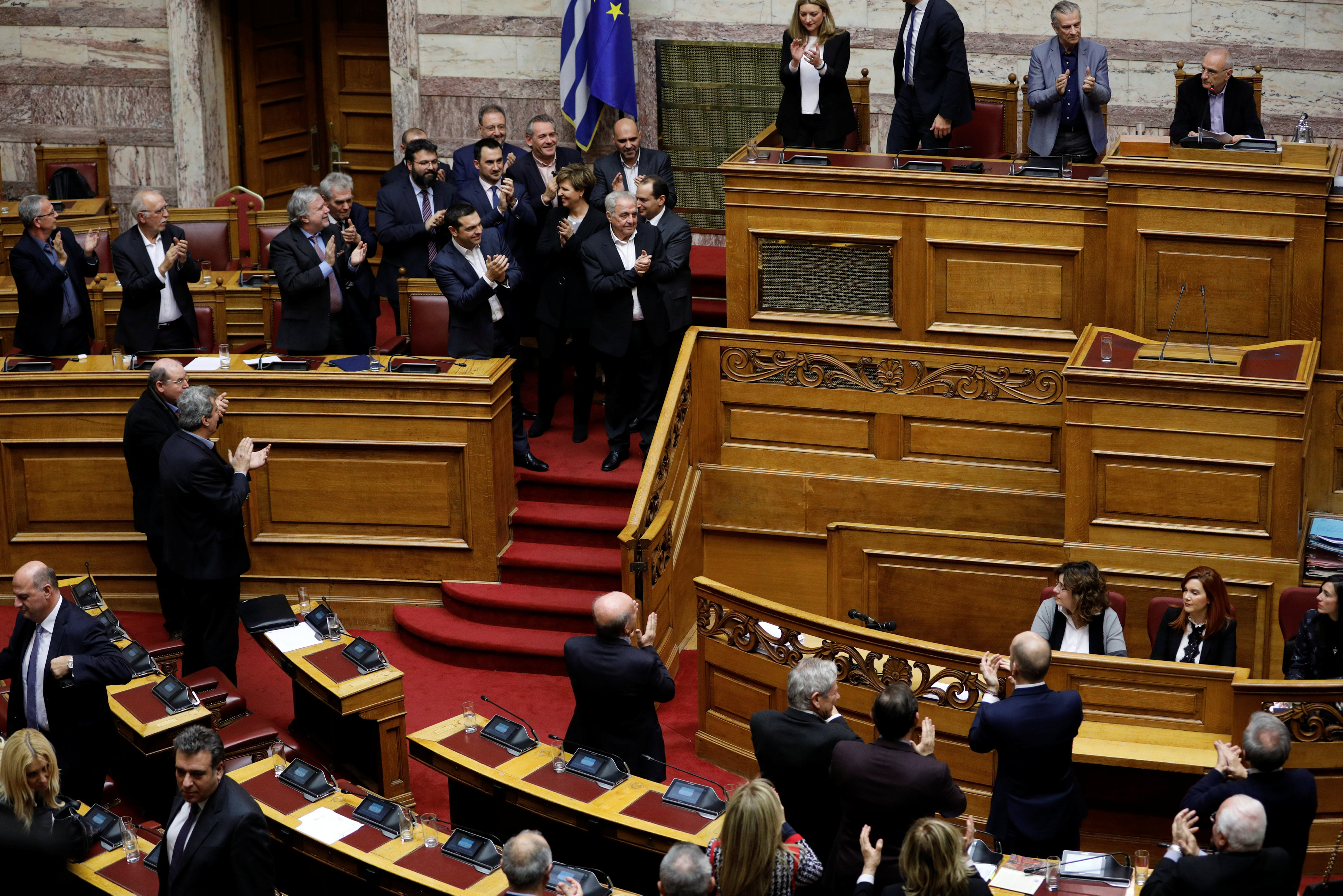 البرلمان اليونانى يمنح الثقة لحكومة رئيس الوزراء أليكسيس (8)
