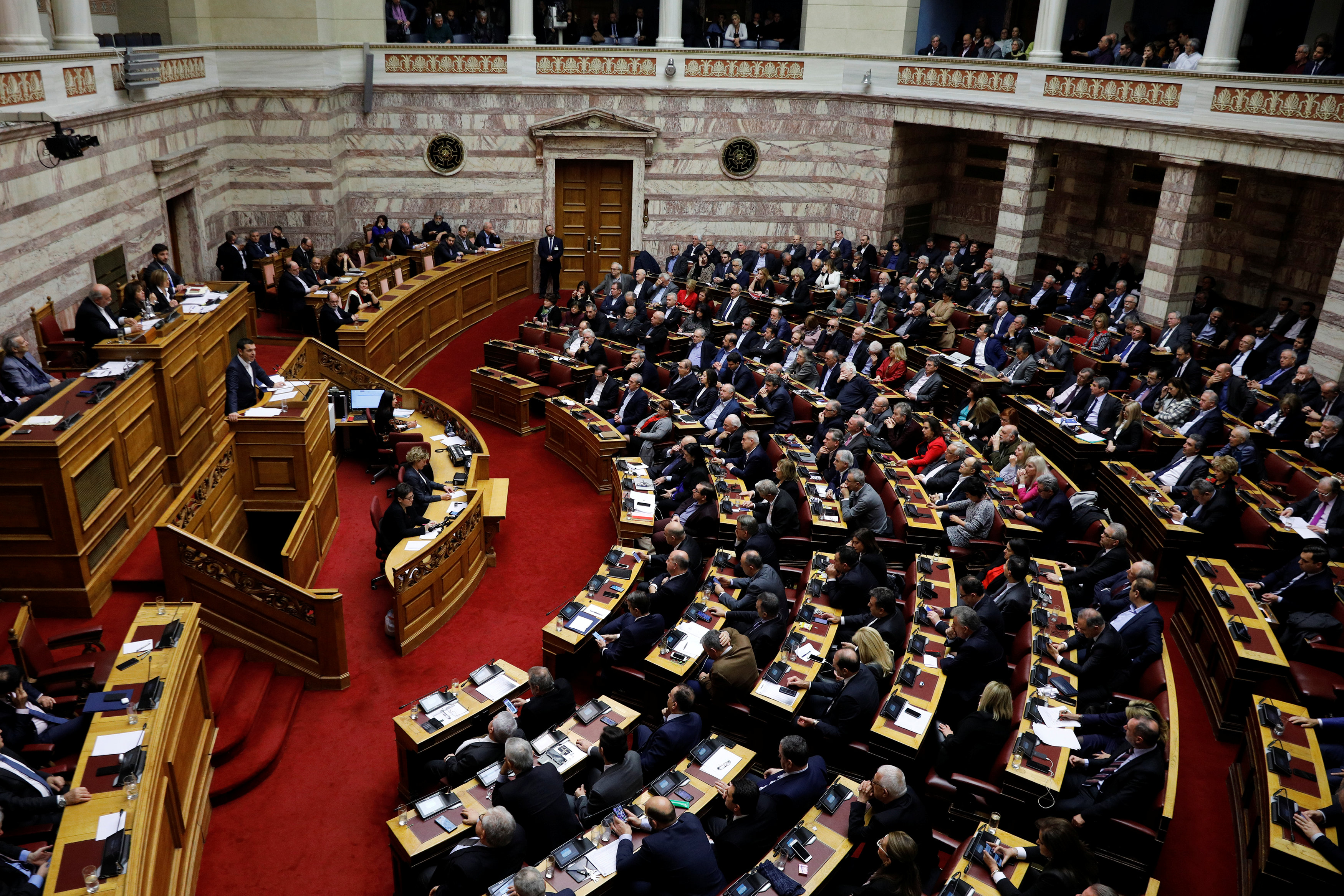البرلمان اليونانى يمنح الثقة لحكومة رئيس الوزراء أليكسيس (6)