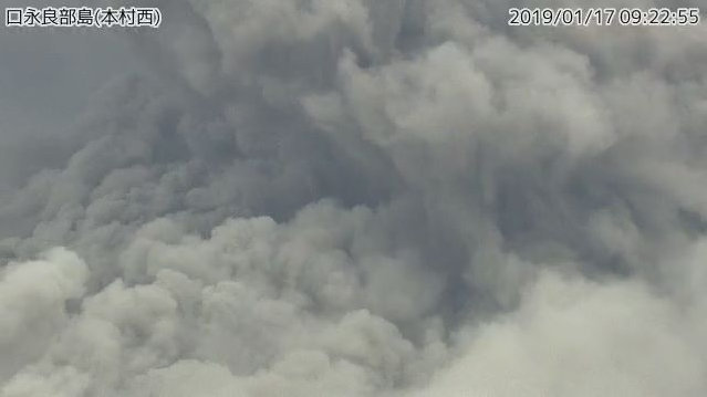 ثوران بركان فى جنوب اليابان (2)